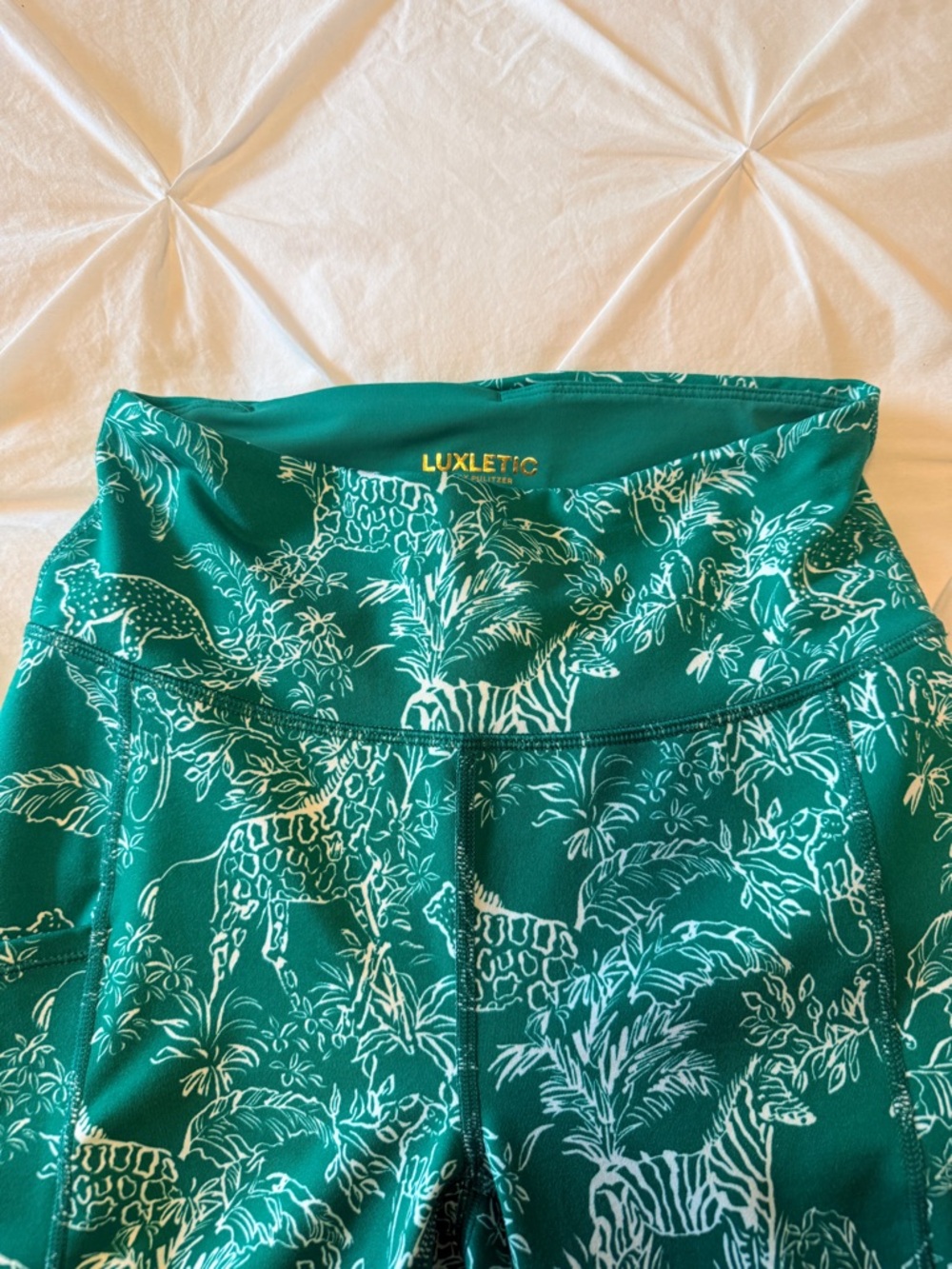 LILLY PULITZER UPF 50+
Luxletic 26" High Rise
Weekender Legging| Safari SIZE: SM - Picture 6 of 10